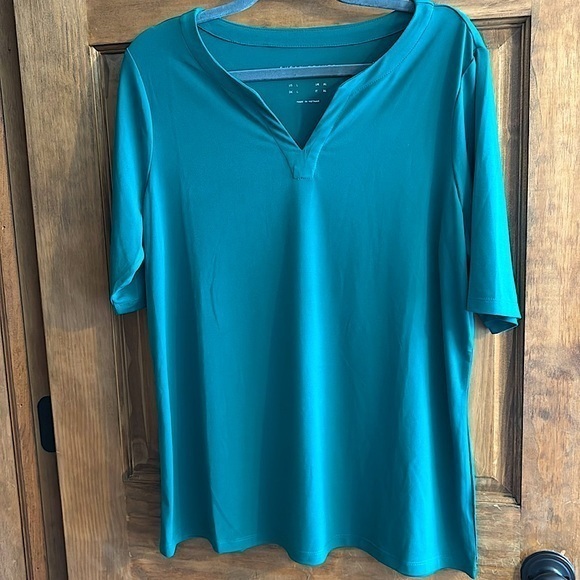 Susan Graver Tops - NWOT Susan Graver Liquid Knit short sleeve split neck top Green L